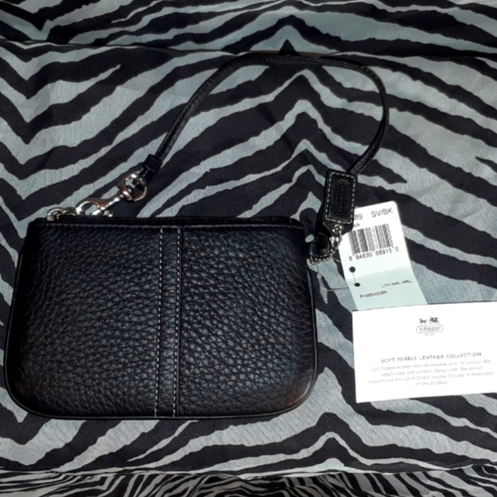 Coach, Soft Pebble Leather, Small Wristlet